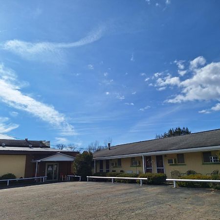 Rest Stop 6 Inn Clarendon Екстер'єр фото